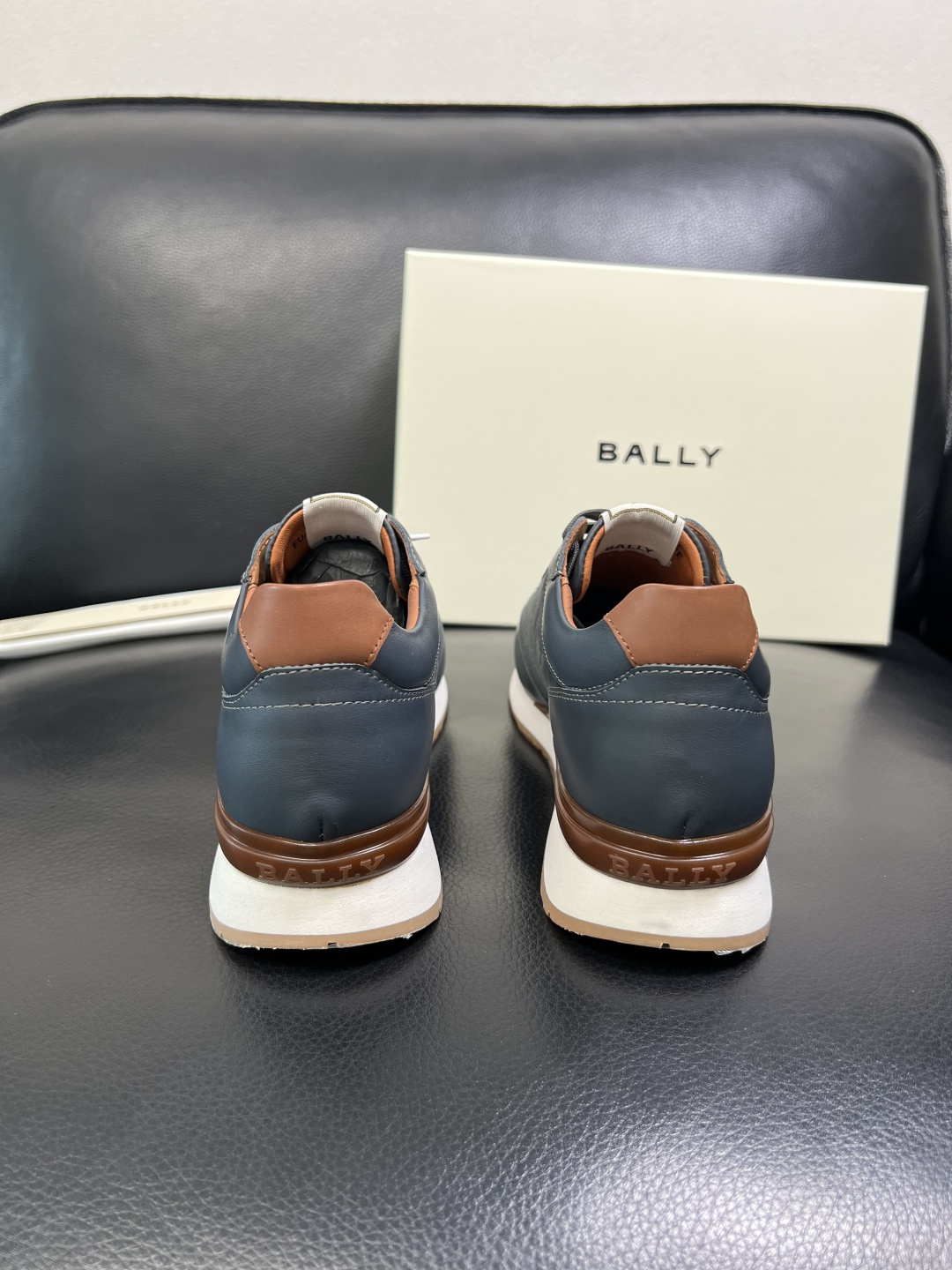 BALLY 高品质 顶级工艺品 巴利 专柜同原厂配置 ，鞋面意大利进口牛皮面料，进口水染牛皮里垫 ，鞋底