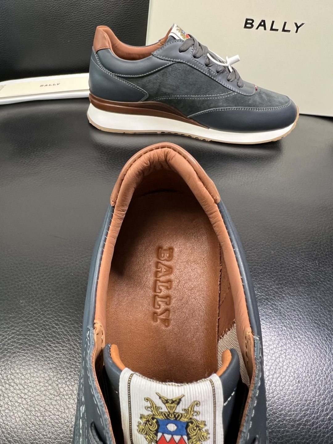 BALLY 高品质 顶级工艺品 巴利 专柜同原厂配置 ，鞋面意大利进口牛皮面料，进口水染牛皮里垫 ，鞋底