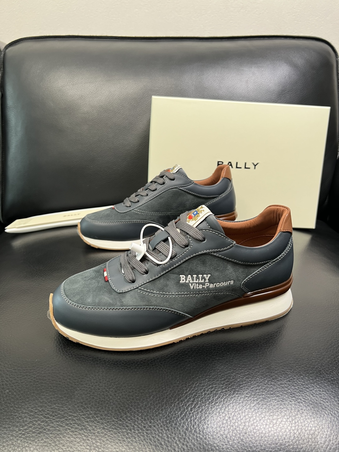 BALLY 高品质 顶级工艺品 巴利 专柜同原厂配置 ，鞋面意大利进口牛皮面料，进口水染牛皮里垫 ，鞋底