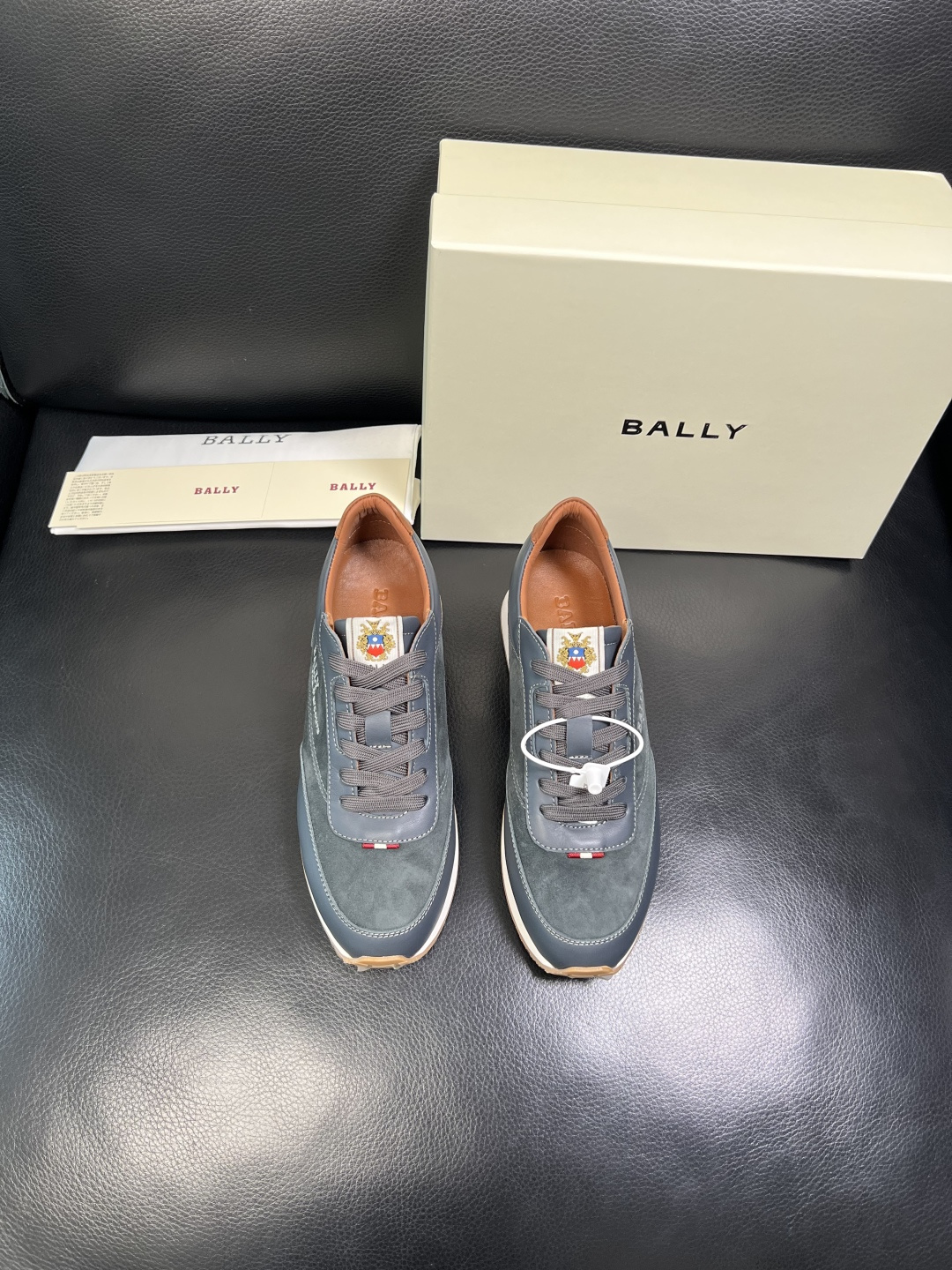 BALLY 高品质 顶级工艺品 巴利 专柜同原厂配置 ，鞋面意大利进口牛皮面料，进口水染牛皮里垫 ，鞋底