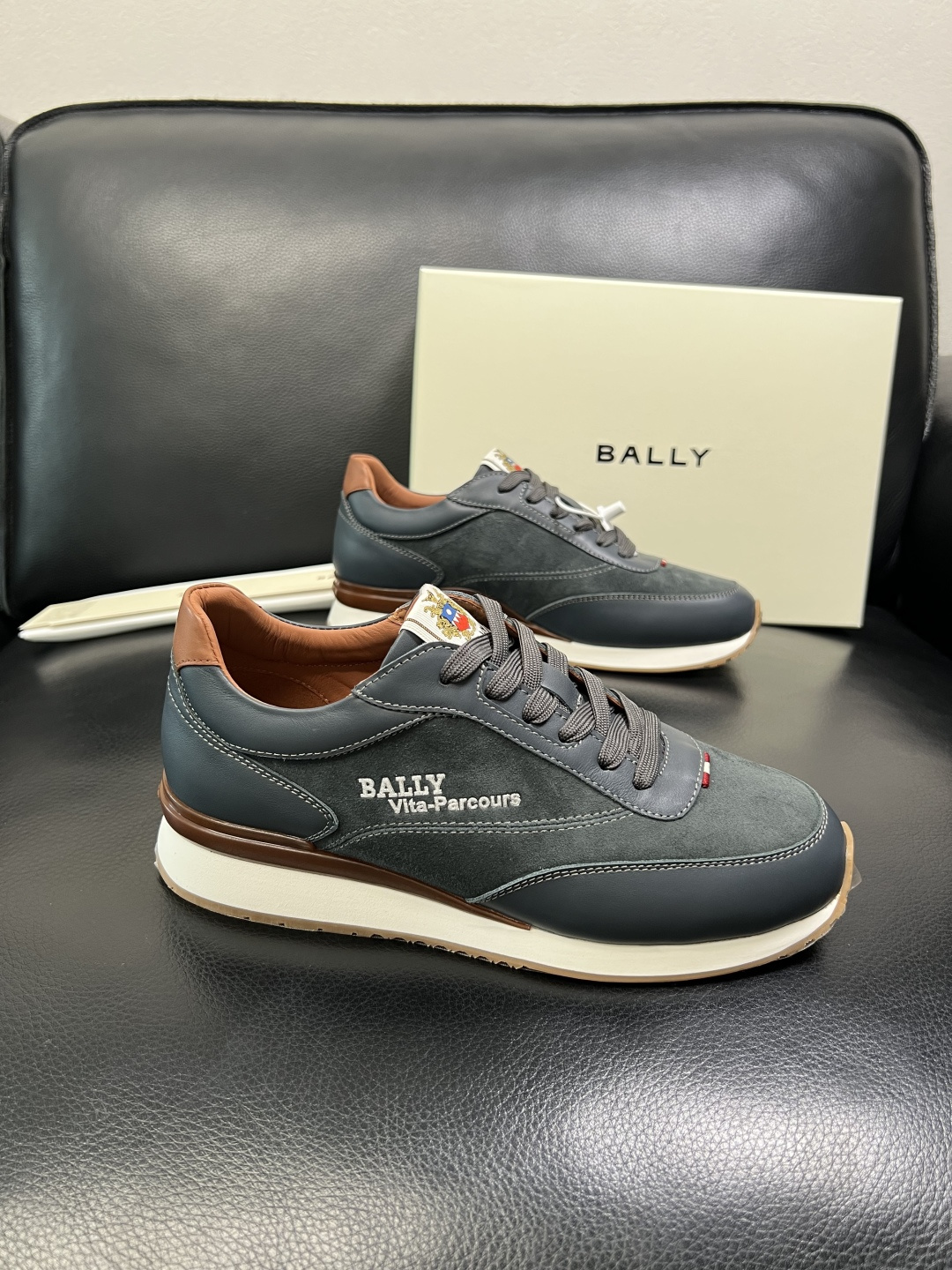 BALLY 高品质 顶级工艺品 巴利 专柜同原厂配置 ，鞋面意大利进口牛皮面料，进口水染牛皮里垫 ，鞋底