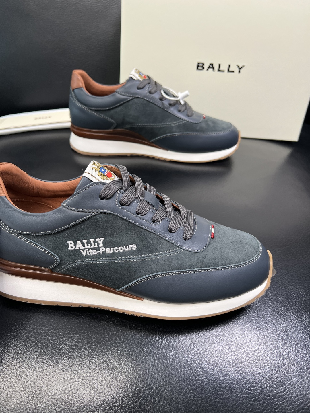 BALLY 高品质 顶级工艺品 巴利 专柜同原厂配置 ，鞋面意大利进口牛皮面料，进口水染牛皮里垫 ，鞋底