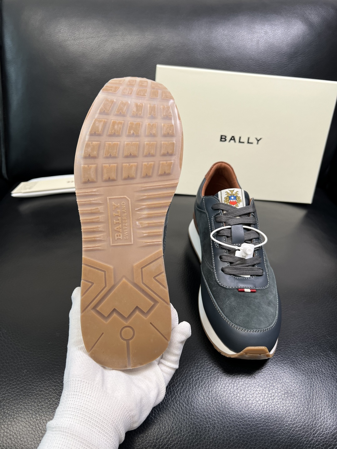 BALLY 高品质 顶级工艺品 巴利 专柜同原厂配置 ，鞋面意大利进口牛皮面料，进口水染牛皮里垫 ，鞋底