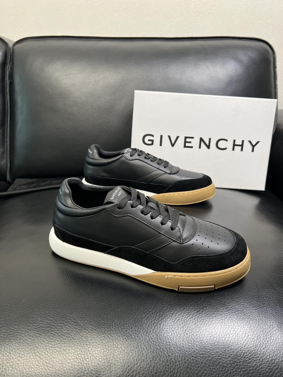 NO:744817,Only exchange code without refund Givenchy high-quality Givenchy top handicrafts, new products at the counter simultaneously, uppers imported from Italy cowhide patchwork fabric, imported water-dyed cowhide inner pads, original soles specially provided by the original factory, exclusive movable molded soles super comfortable, original factory and single goods, high quality, welcome to compare, code number 39-44,,givenchy,givenchy,cowhide19860909只换码不退 Givenchy 高品质 纪梵希 顶级工艺品 专柜新品同步,鞋面意大利进口牛皮拼布面料,进口水染牛皮内里垫,鞋底原厂特供原版底,独家活动成型底超级舒适,原厂跟单货, 高品质,欢迎对比,码数 39-44,,givenchy,givenchy,cowhide,Men's shoes