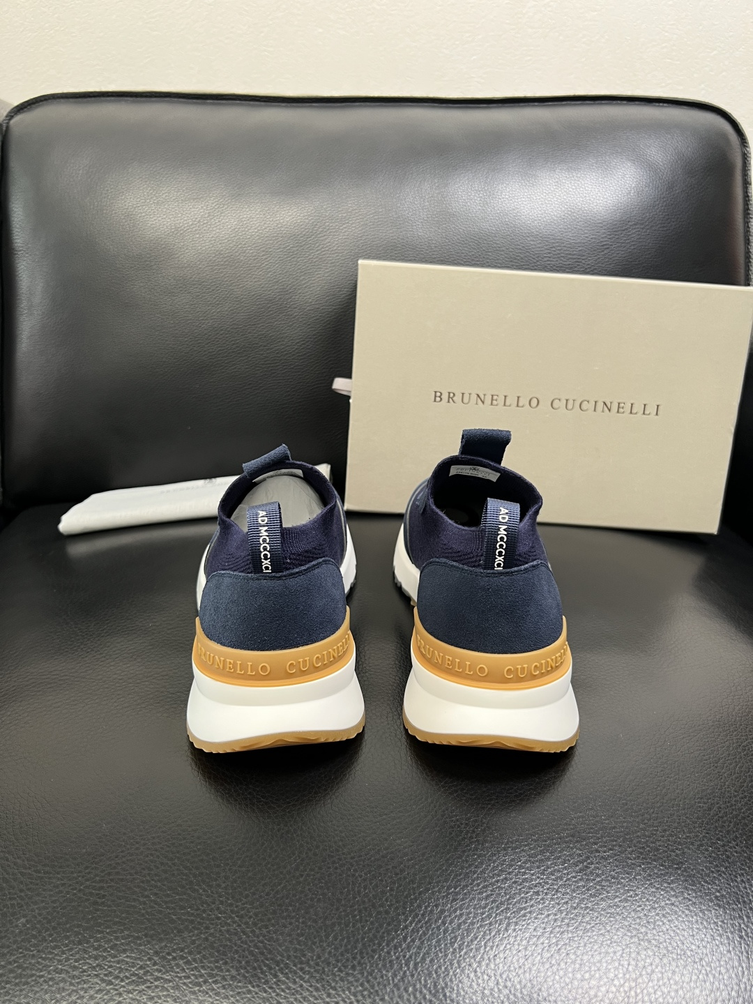 Brunello Cucinelli 高品质 顶级工艺品 BC 专柜同步原厂配置，意大利进口牛皮面料牛内