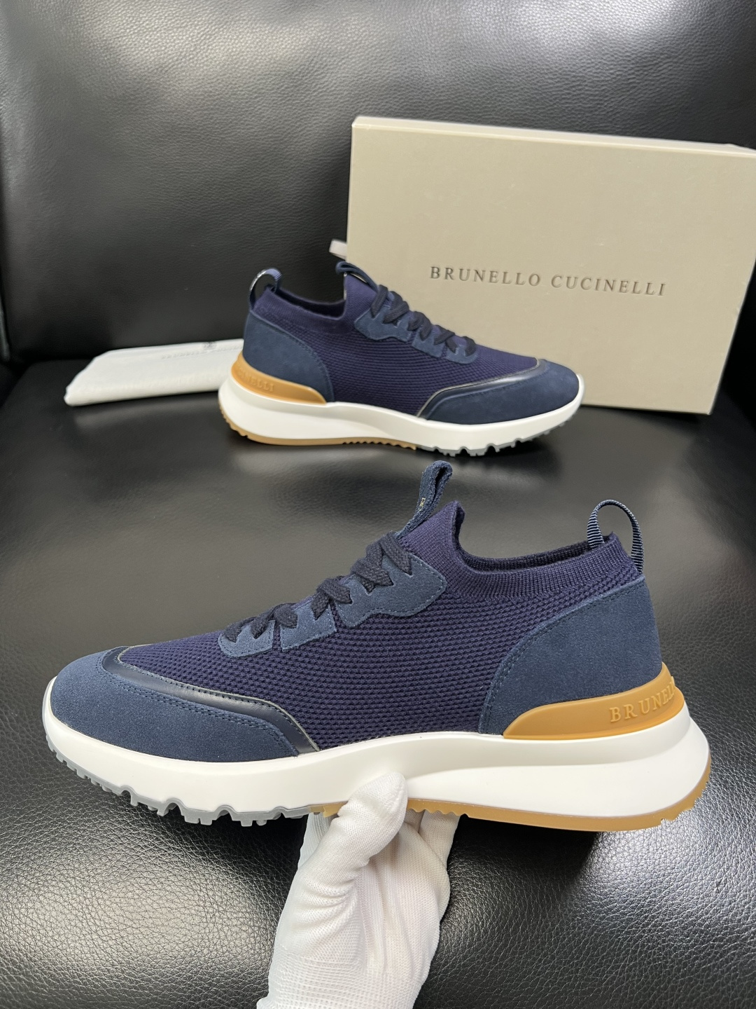 Brunello Cucinelli 高品质 顶级工艺品 BC 专柜同步原厂配置，意大利进口牛皮面料牛内