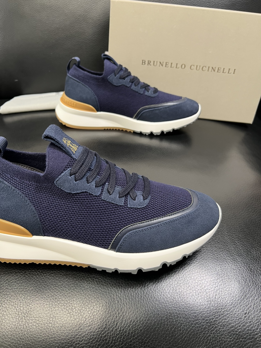 Brunello Cucinelli 高品质 顶级工艺品 BC 专柜同步原厂配置，意大利进口牛皮面料牛内