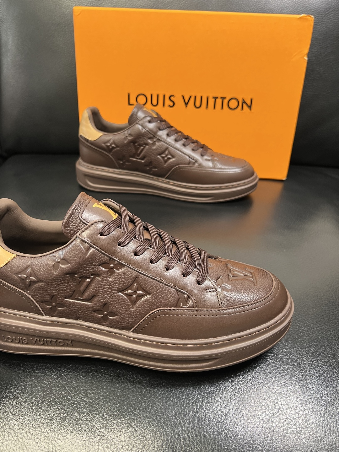 Lv 高品质 顶级工艺品 路易威登，运动板鞋专柜同步，鞋面意大利进口，高品质拼接缤纷色彩复杂工艺品，进口