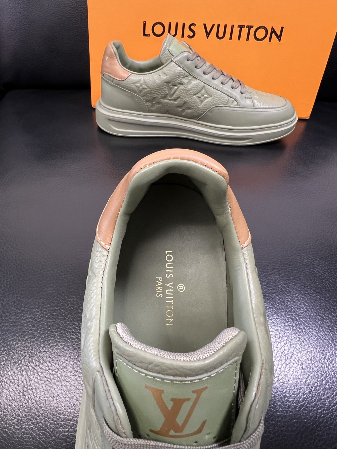 Lv 高品质 顶级工艺品 路易威登，运动板鞋专柜同步，鞋面意大利进口，高品质拼接缤纷色彩复杂工艺品，进口