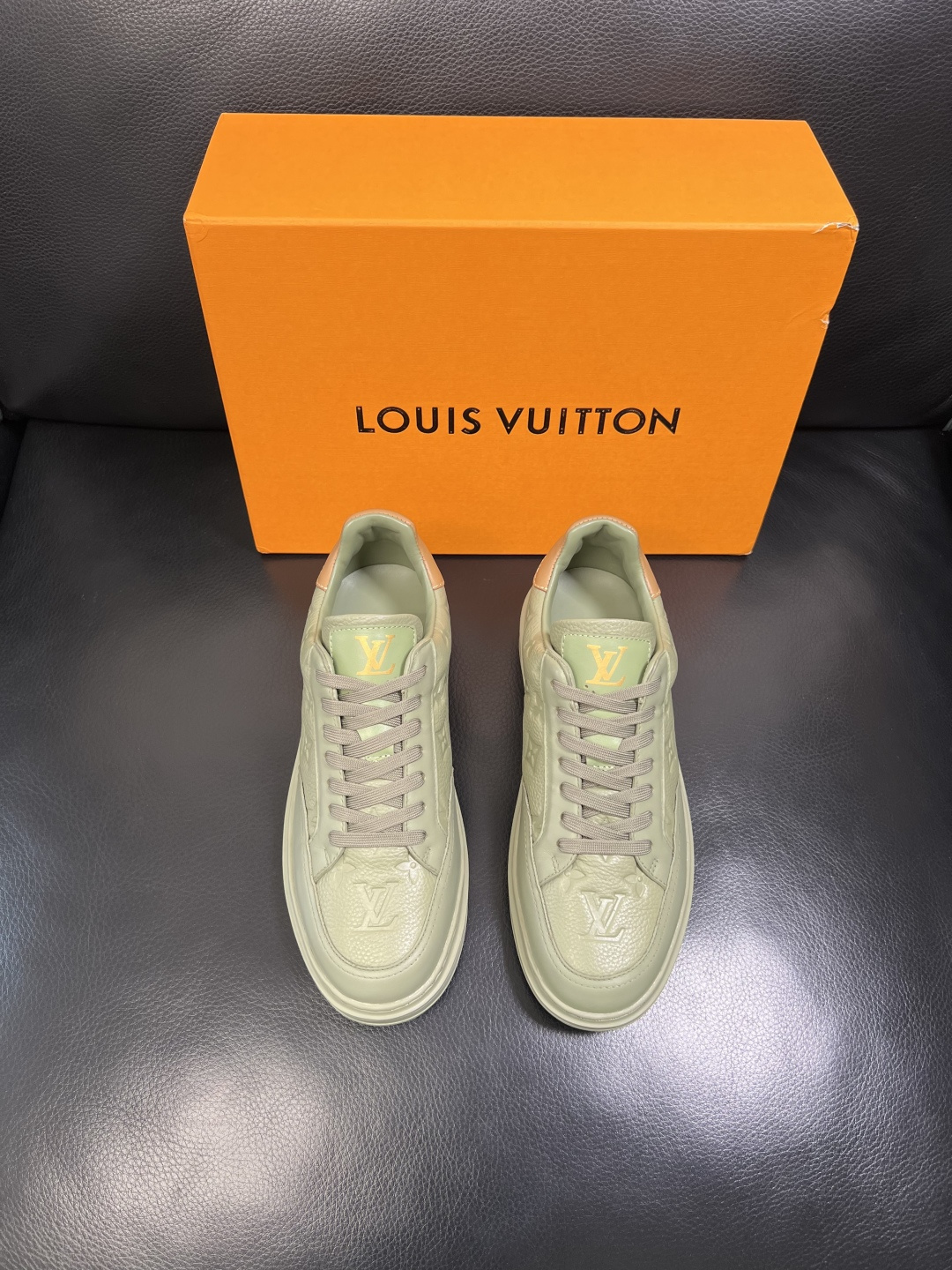 Lv 高品质 顶级工艺品 路易威登，运动板鞋专柜同步，鞋面意大利进口，高品质拼接缤纷色彩复杂工艺品，进口