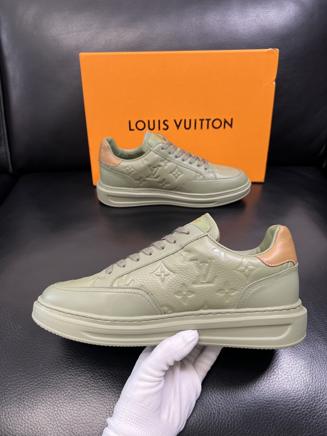 Lv 高品质 顶级工艺品 路易威登，运动板鞋专柜同步，鞋面意大利进口，高品质拼接缤纷色彩复杂工艺品，进口