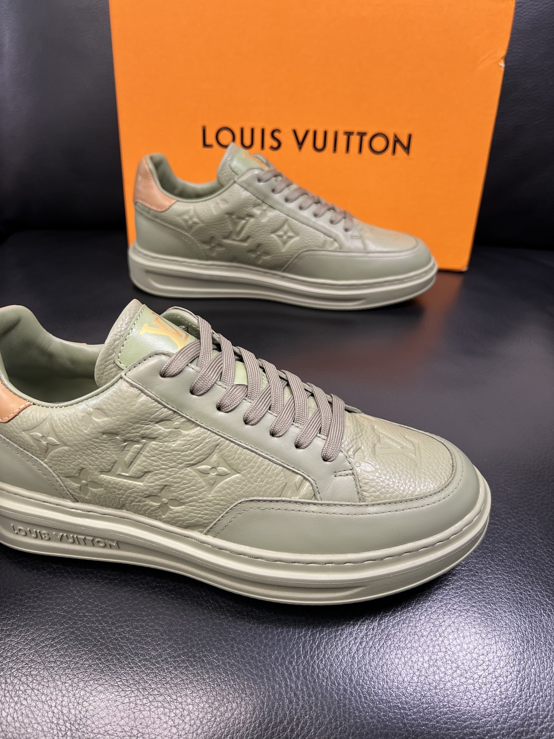 Lv 高品质 顶级工艺品 路易威登，运动板鞋专柜同步，鞋面意大利进口，高品质拼接缤纷色彩复杂工艺品，进口