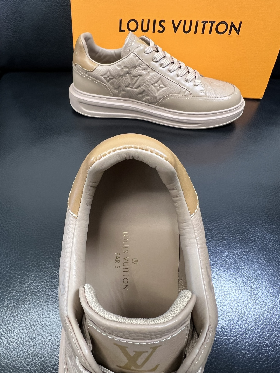 Lv 高品质 顶级工艺品 路易威登，运动板鞋专柜同步，鞋面意大利进口，高品质拼接缤纷色彩复杂工艺品，进口