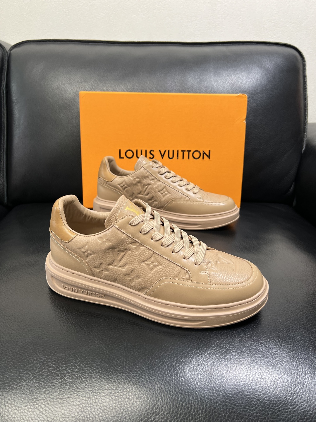 Lv 高品质 顶级工艺品 路易威登，运动板鞋专柜同步，鞋面意大利进口，高品质拼接缤纷色彩复杂工艺品，进口