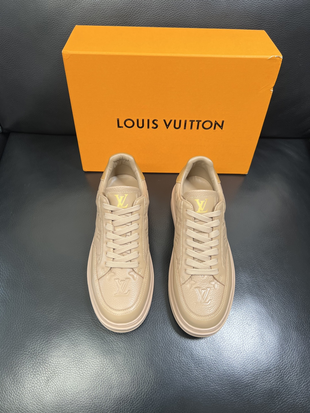 Lv 高品质 顶级工艺品 路易威登，运动板鞋专柜同步，鞋面意大利进口，高品质拼接缤纷色彩复杂工艺品，进口