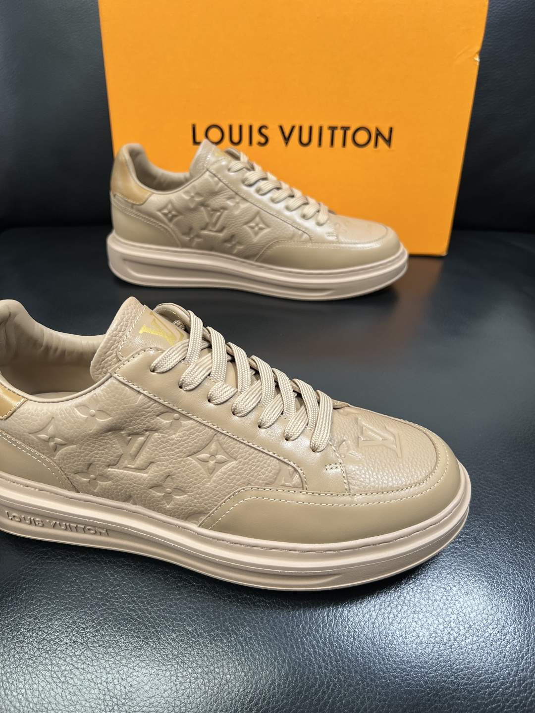 Lv 高品质 顶级工艺品 路易威登，运动板鞋专柜同步，鞋面意大利进口，高品质拼接缤纷色彩复杂工艺品，进口