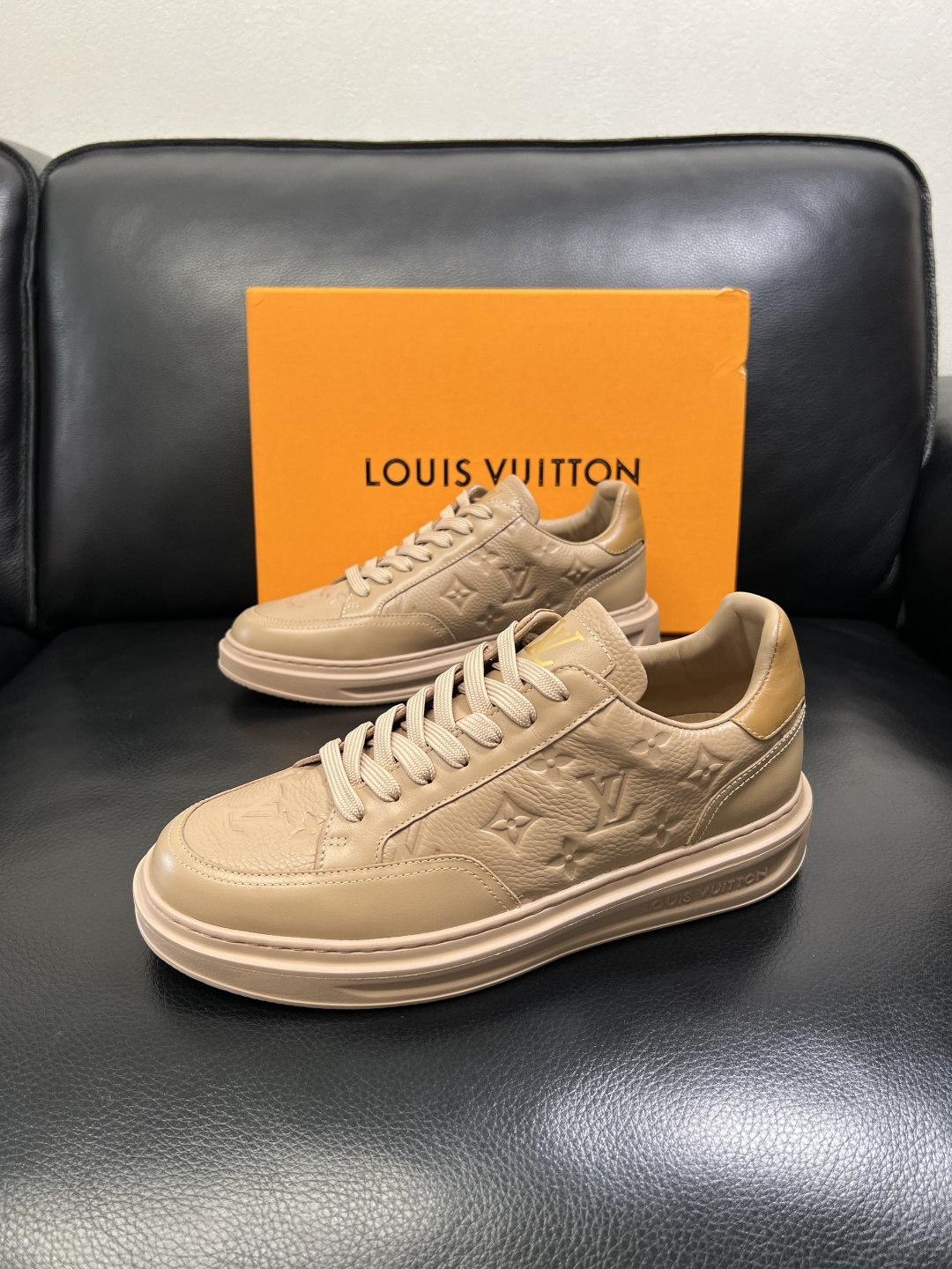 Lv 高品质 顶级工艺品 路易威登，运动板鞋专柜同步，鞋面意大利进口，高品质拼接缤纷色彩复杂工艺品，进口