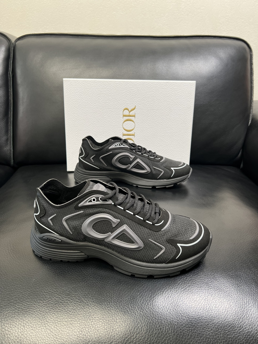 Dior 顶级工艺品 迪奥 专柜同步 原厂配置，意大利进口原版牛皮面料，透气舒适进口水染牛里垫，鞋底：原