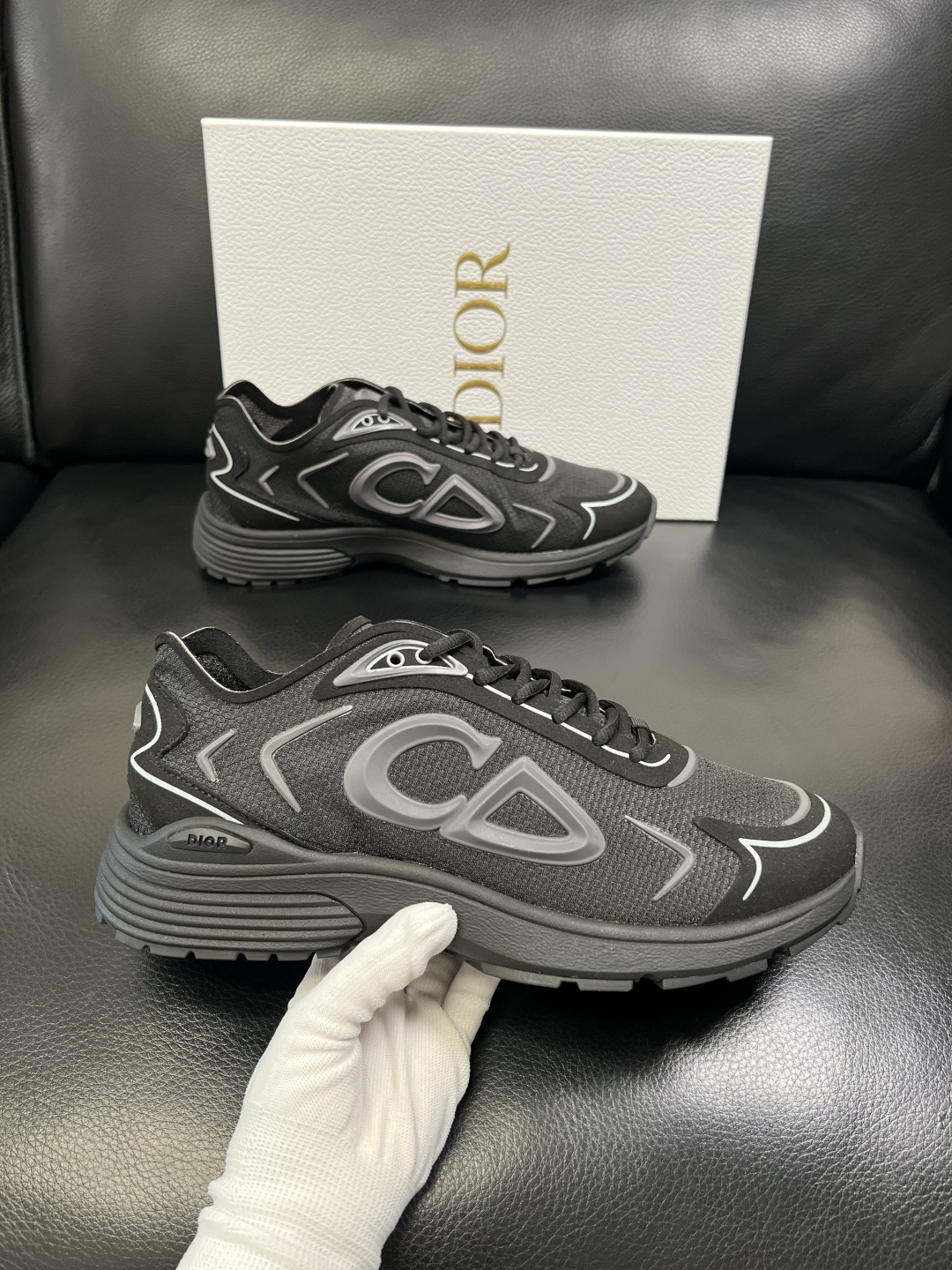 Dior 顶级工艺品 迪奥 专柜同步 原厂配置，意大利进口原版牛皮面料，透气舒适进口水染牛里垫，鞋底：原