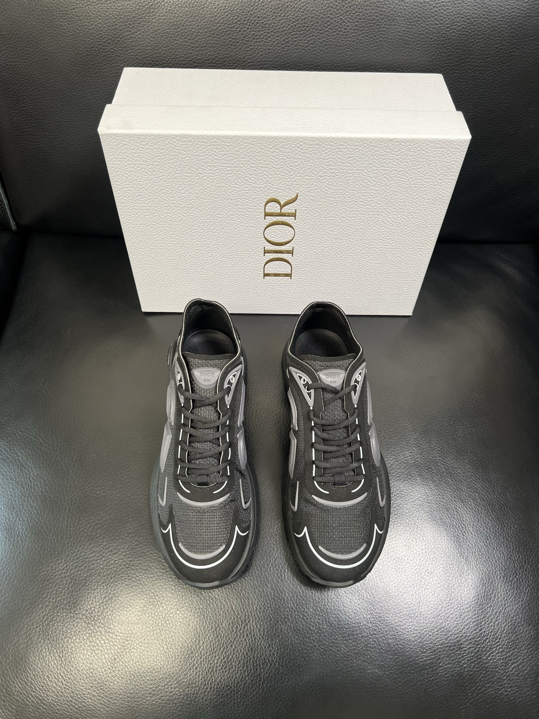 Dior 顶级工艺品 迪奥 专柜同步 原厂配置，意大利进口原版牛皮面料，透气舒适进口水染牛里垫，鞋底：原
