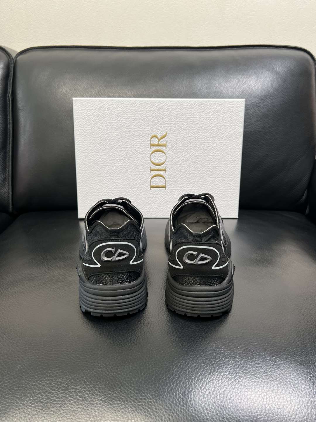 Dior 顶级工艺品 迪奥 专柜同步 原厂配置，意大利进口原版牛皮面料，透气舒适进口水染牛里垫，鞋底：原