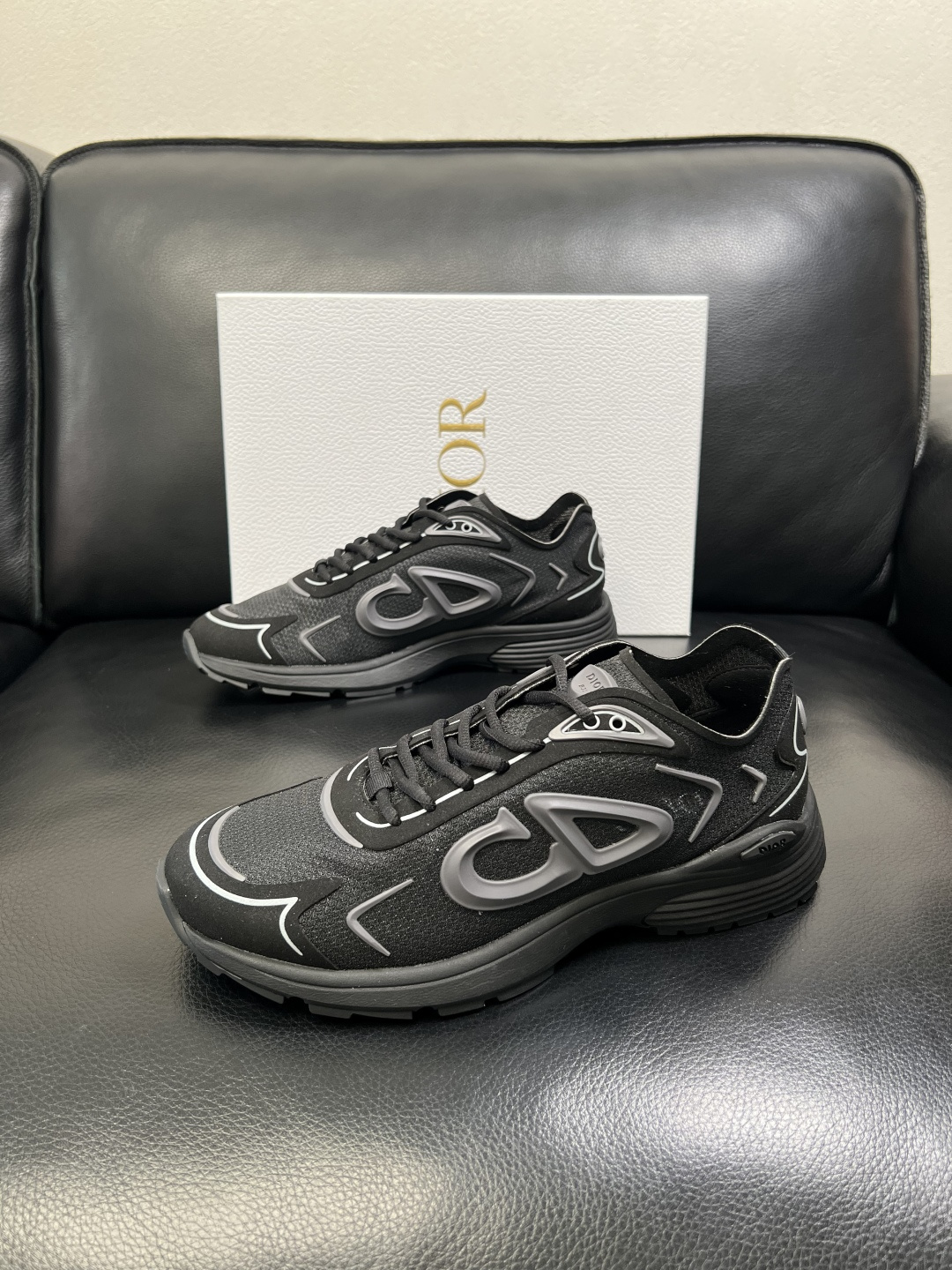 Dior 顶级工艺品 迪奥 专柜同步 原厂配置，意大利进口原版牛皮面料，透气舒适进口水染牛里垫，鞋底：原