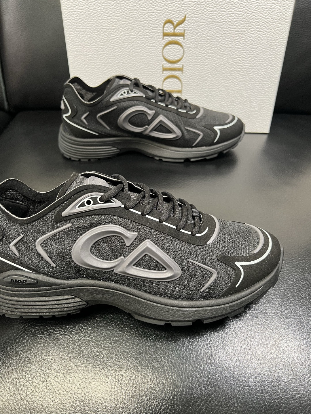 Dior 顶级工艺品 迪奥 专柜同步 原厂配置，意大利进口原版牛皮面料，透气舒适进口水染牛里垫，鞋底：原