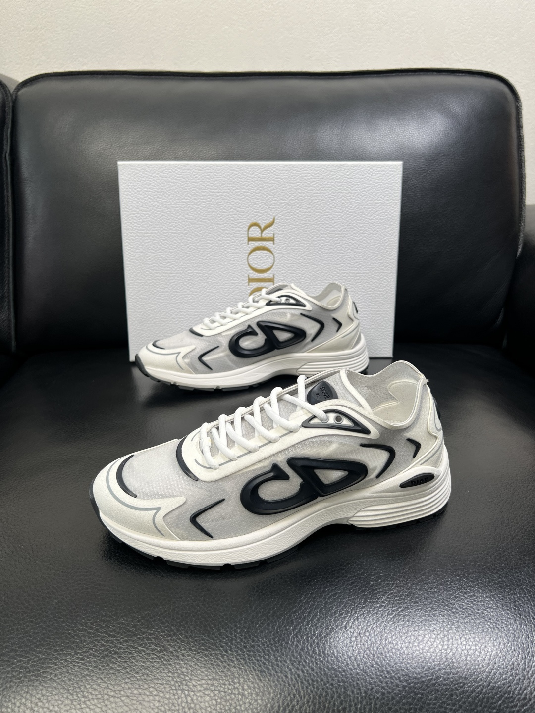 Dior 顶级工艺品 迪奥 专柜同步 原厂配置，意大利进口原版牛皮面料，透气舒适进口水染牛里垫，鞋底：原