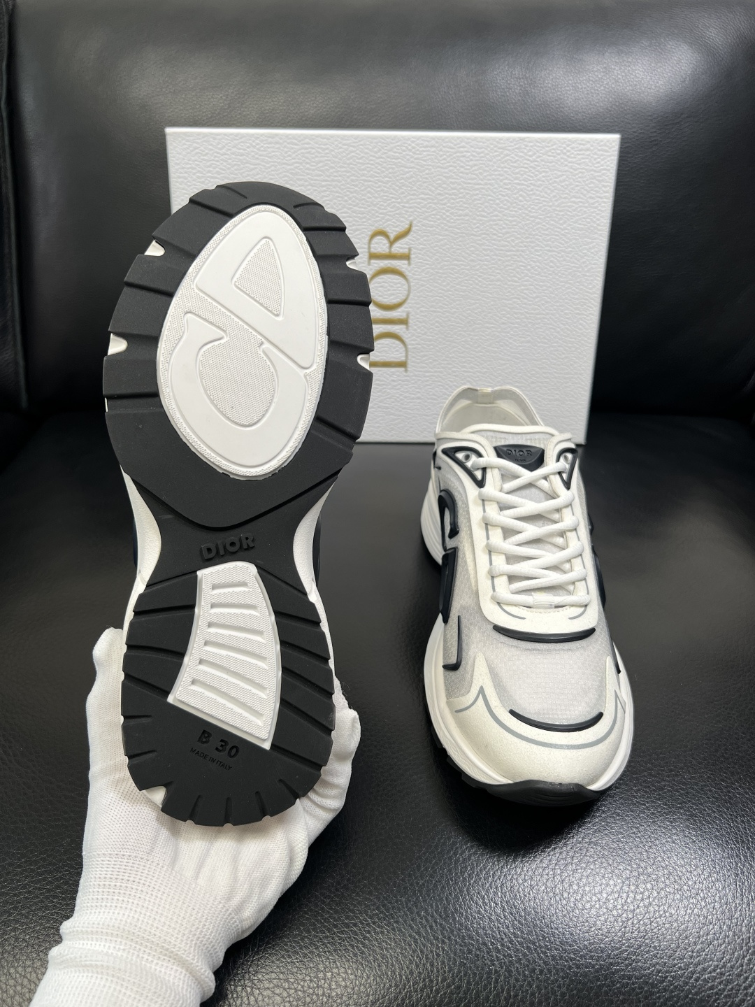 Dior 顶级工艺品 迪奥 专柜同步 原厂配置，意大利进口原版牛皮面料，透气舒适进口水染牛里垫，鞋底：原