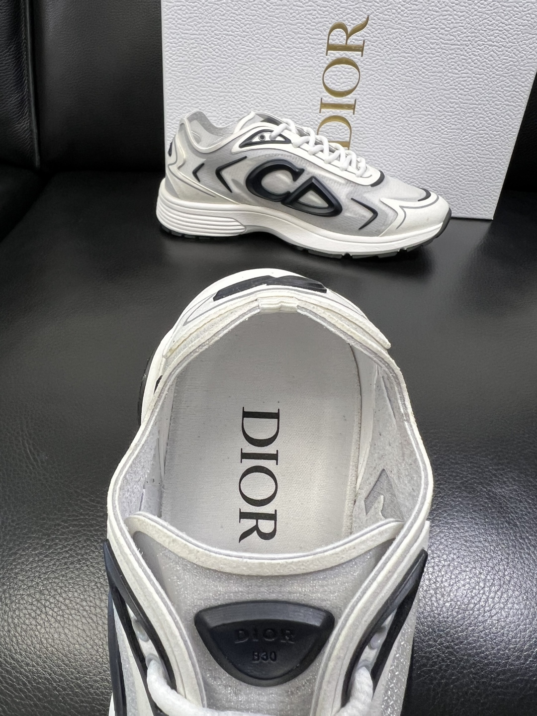 Dior 顶级工艺品 迪奥 专柜同步 原厂配置，意大利进口原版牛皮面料，透气舒适进口水染牛里垫，鞋底：原