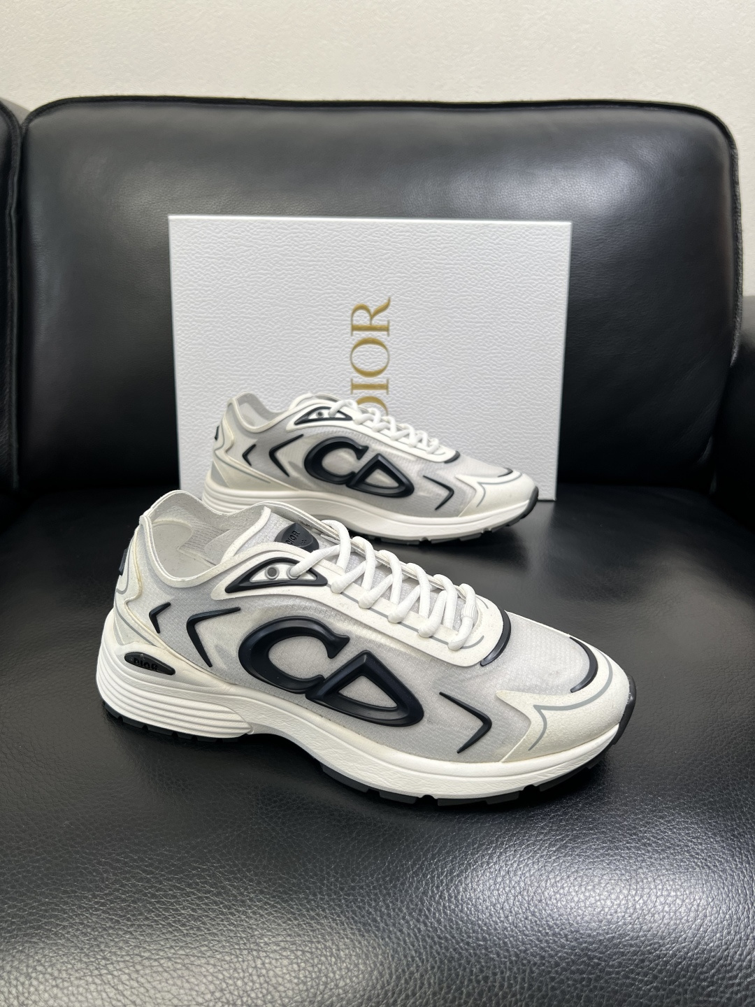 Dior 顶级工艺品 迪奥 专柜同步 原厂配置，意大利进口原版牛皮面料，透气舒适进口水染牛里垫，鞋底：原