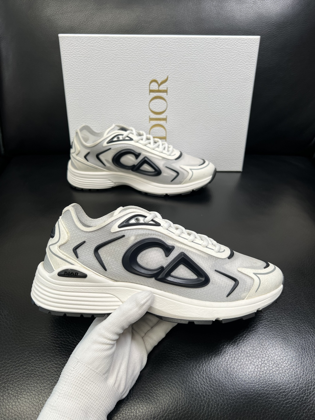 Dior 顶级工艺品 迪奥 专柜同步 原厂配置，意大利进口原版牛皮面料，透气舒适进口水染牛里垫，鞋底：原