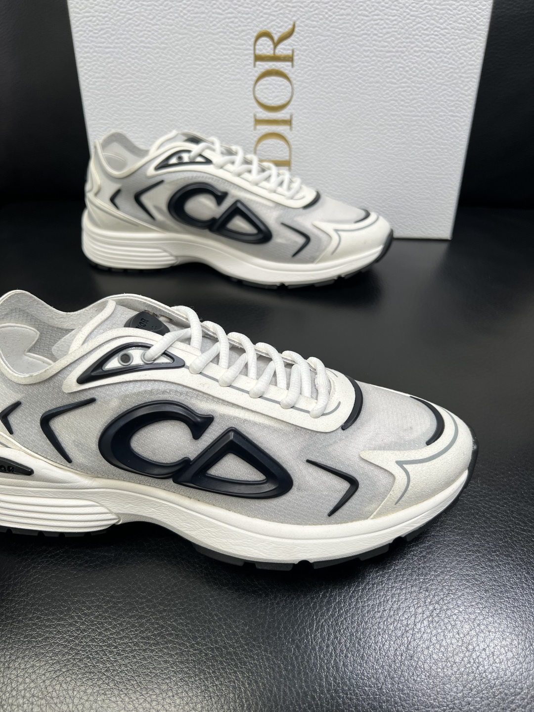 Dior 顶级工艺品 迪奥 专柜同步 原厂配置，意大利进口原版牛皮面料，透气舒适进口水染牛里垫，鞋底：原