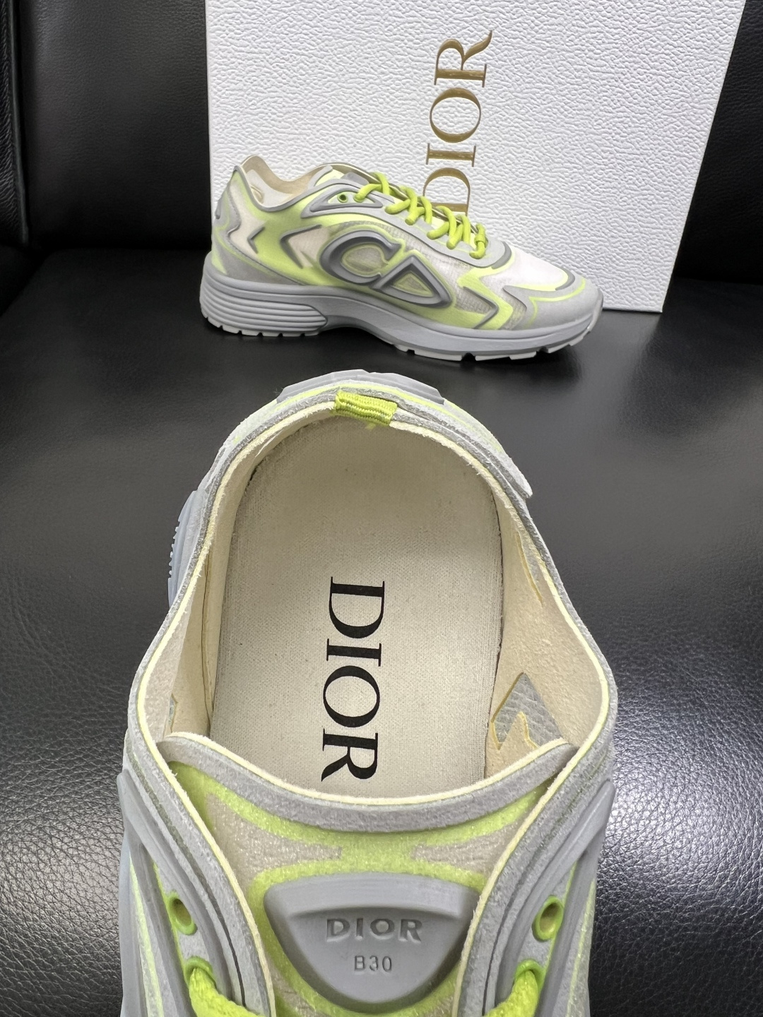 Dior 顶级工艺品 迪奥 专柜同步 原厂配置，意大利进口原版牛皮面料，透气舒适进口水染牛里垫，鞋底：原