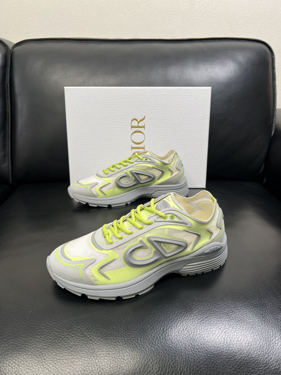 Dior 顶级工艺品 迪奥 专柜同步 原厂配置，意大利进口原版牛皮面料，透气舒适进口水染牛里垫，鞋底：原