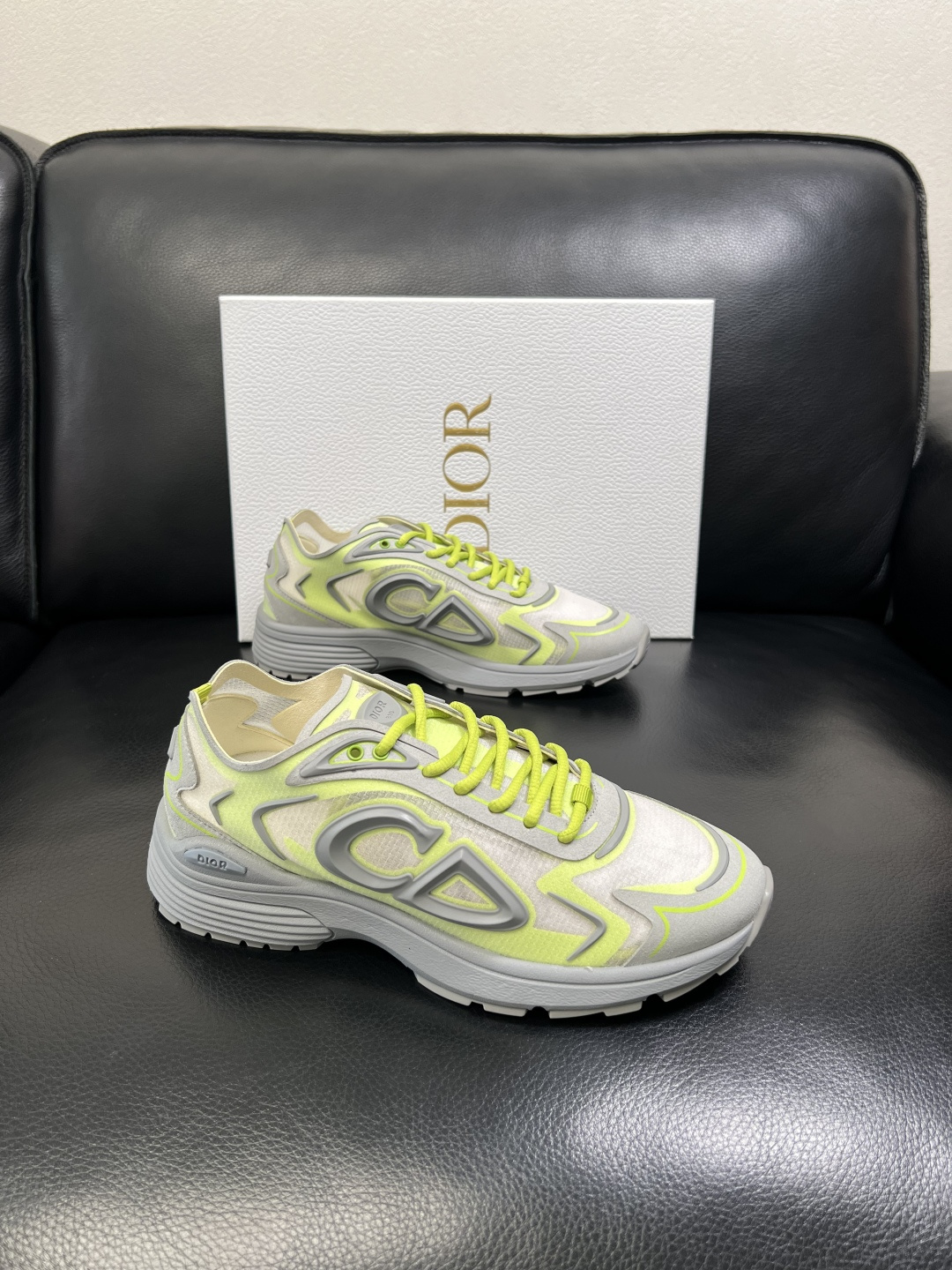 Dior 顶级工艺品 迪奥 专柜同步 原厂配置，意大利进口原版牛皮面料，透气舒适进口水染牛里垫，鞋底：原