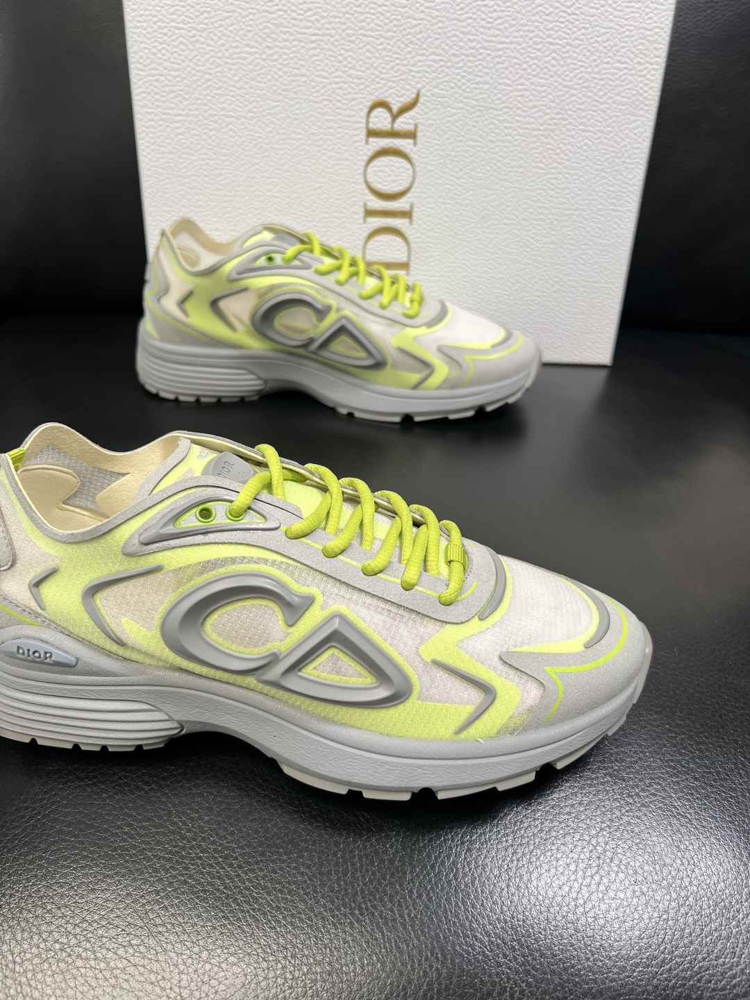 Dior 顶级工艺品 迪奥 专柜同步 原厂配置，意大利进口原版牛皮面料，透气舒适进口水染牛里垫，鞋底：原