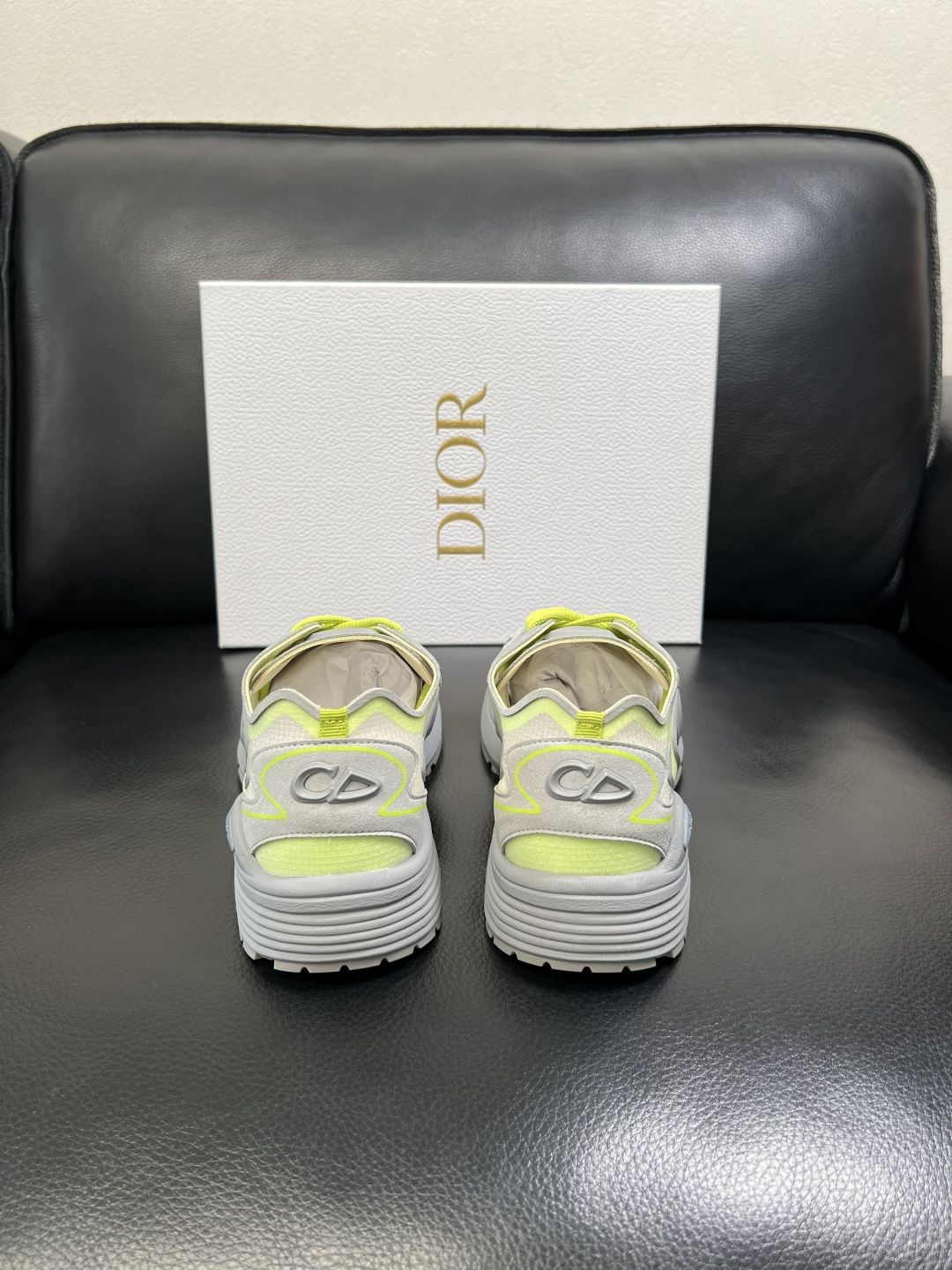 Dior 顶级工艺品 迪奥 专柜同步 原厂配置，意大利进口原版牛皮面料，透气舒适进口水染牛里垫，鞋底：原