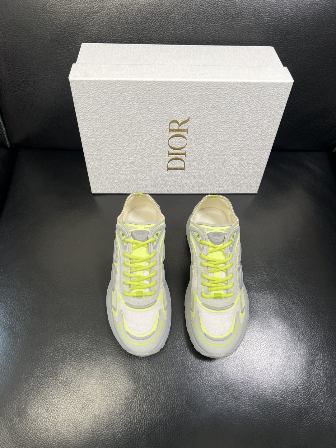 Dior 顶级工艺品 迪奥 专柜同步 原厂配置，意大利进口原版牛皮面料，透气舒适进口水染牛里垫，鞋底：原