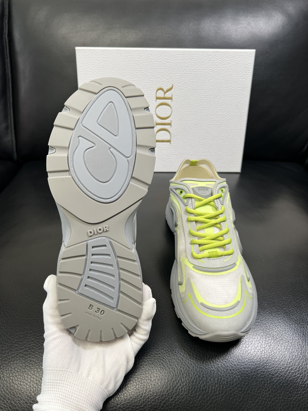 Dior 顶级工艺品 迪奥 专柜同步 原厂配置，意大利进口原版牛皮面料，透气舒适进口水染牛里垫，鞋底：原