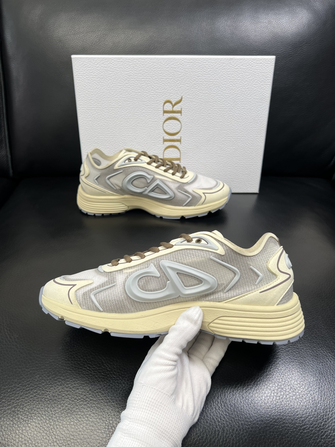 Dior 顶级工艺品 迪奥 专柜同步 原厂配置，意大利进口原版牛皮面料，透气舒适进口水染牛里垫，鞋底：原