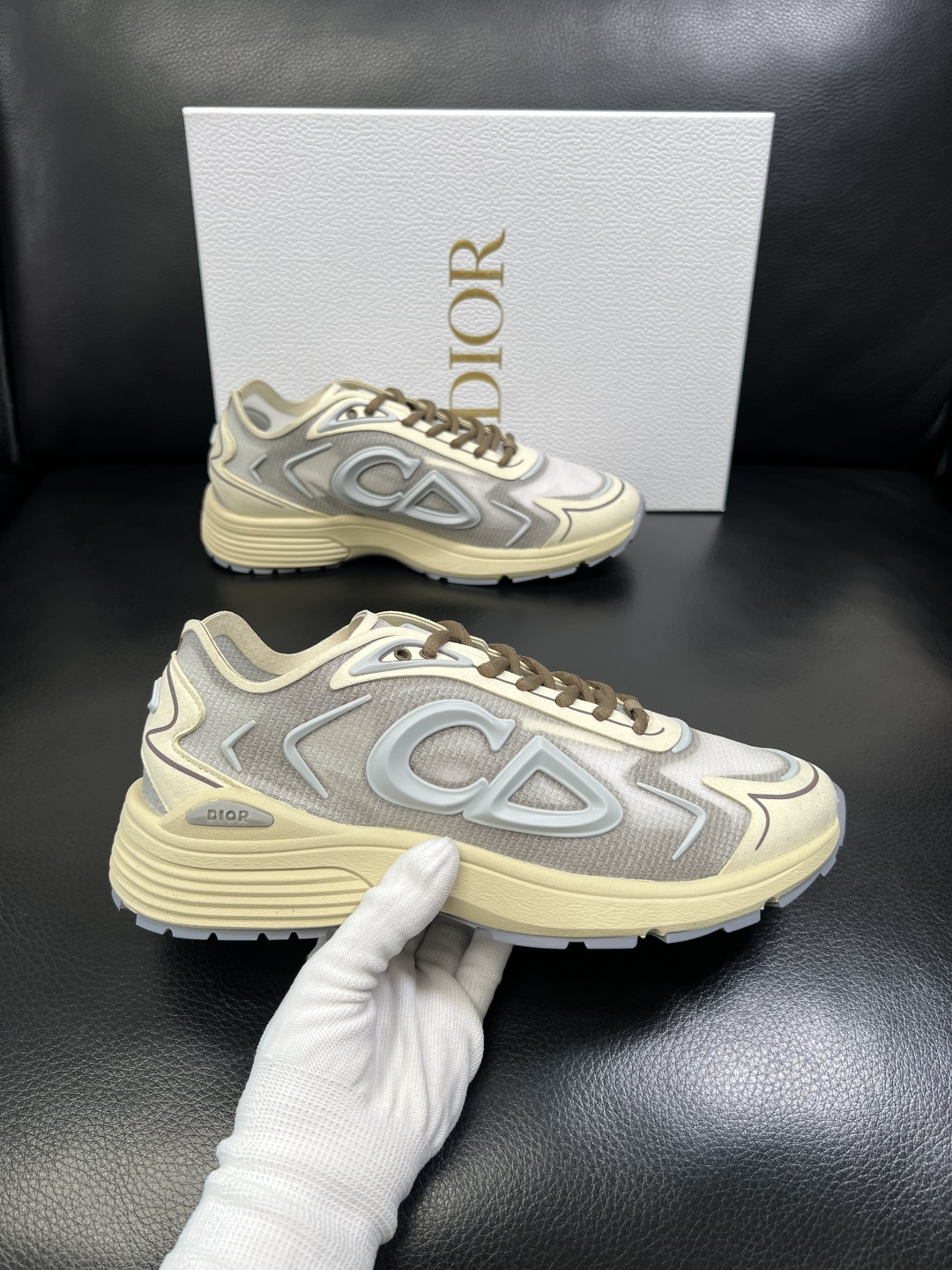 Dior 顶级工艺品 迪奥 专柜同步 原厂配置，意大利进口原版牛皮面料，透气舒适进口水染牛里垫，鞋底：原