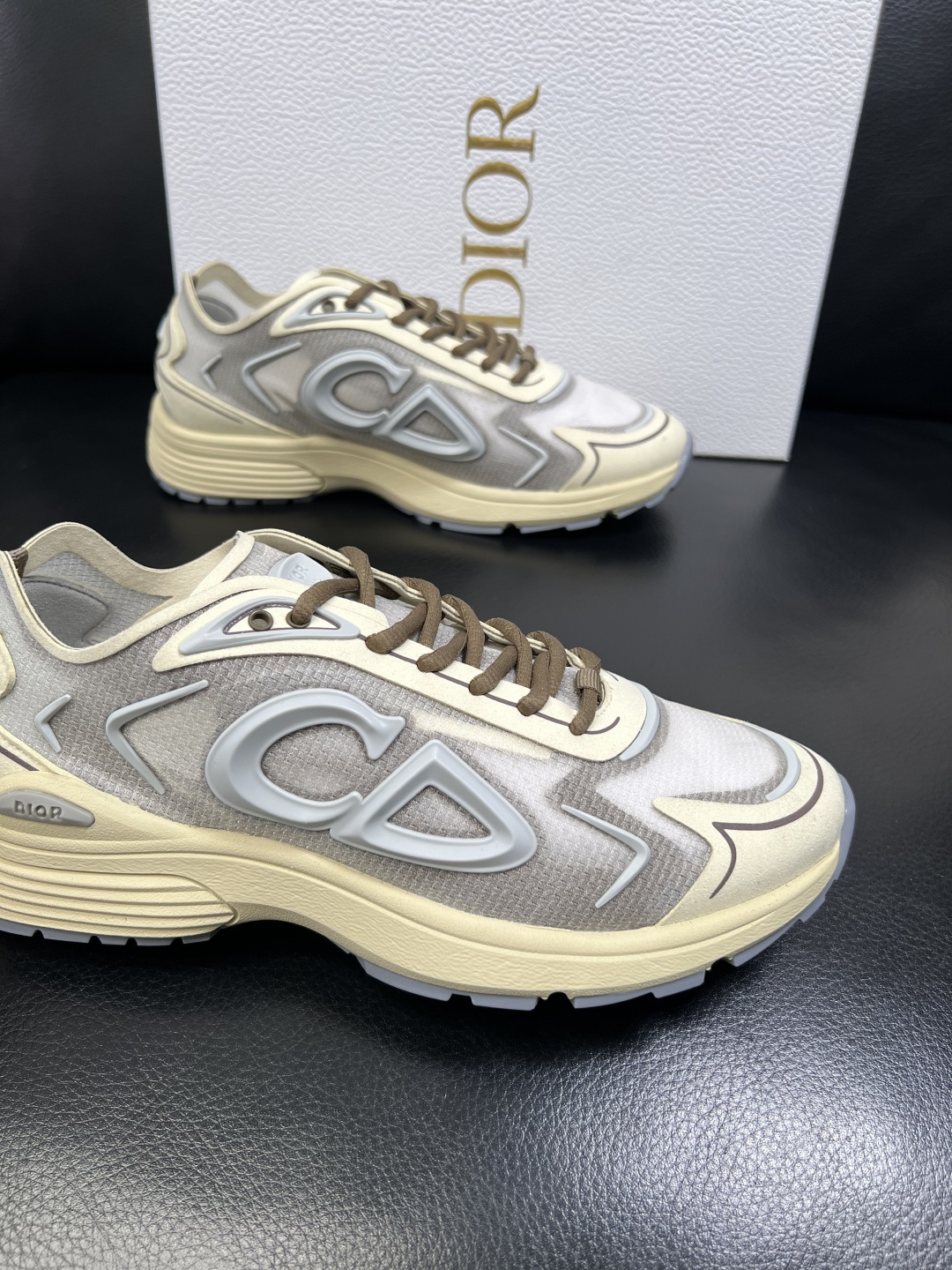 Dior 顶级工艺品 迪奥 专柜同步 原厂配置，意大利进口原版牛皮面料，透气舒适进口水染牛里垫，鞋底：原