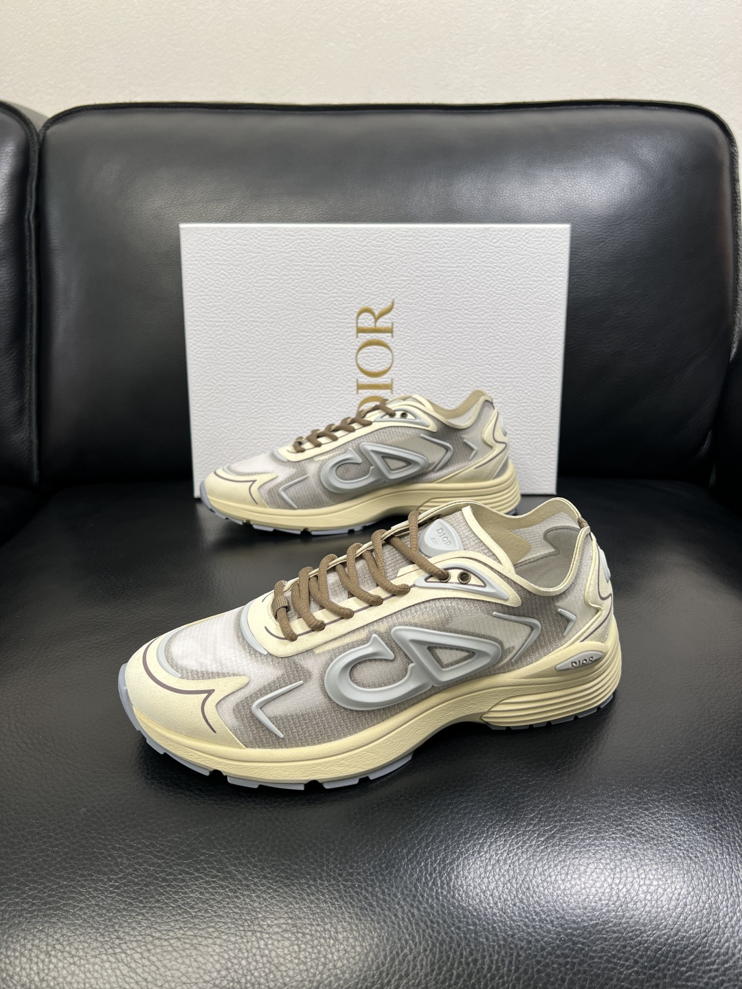 Dior 顶级工艺品 迪奥 专柜同步 原厂配置，意大利进口原版牛皮面料，透气舒适进口水染牛里垫，鞋底：原