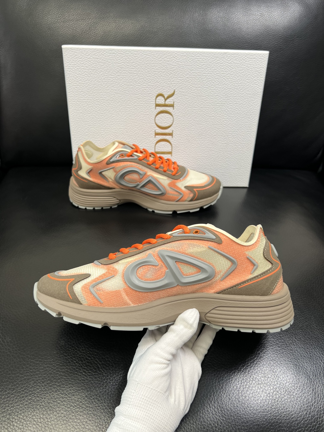 Dior 顶级工艺品 迪奥 专柜同步 原厂配置，意大利进口原版牛皮面料，透气舒适进口水染牛里垫，鞋底：原