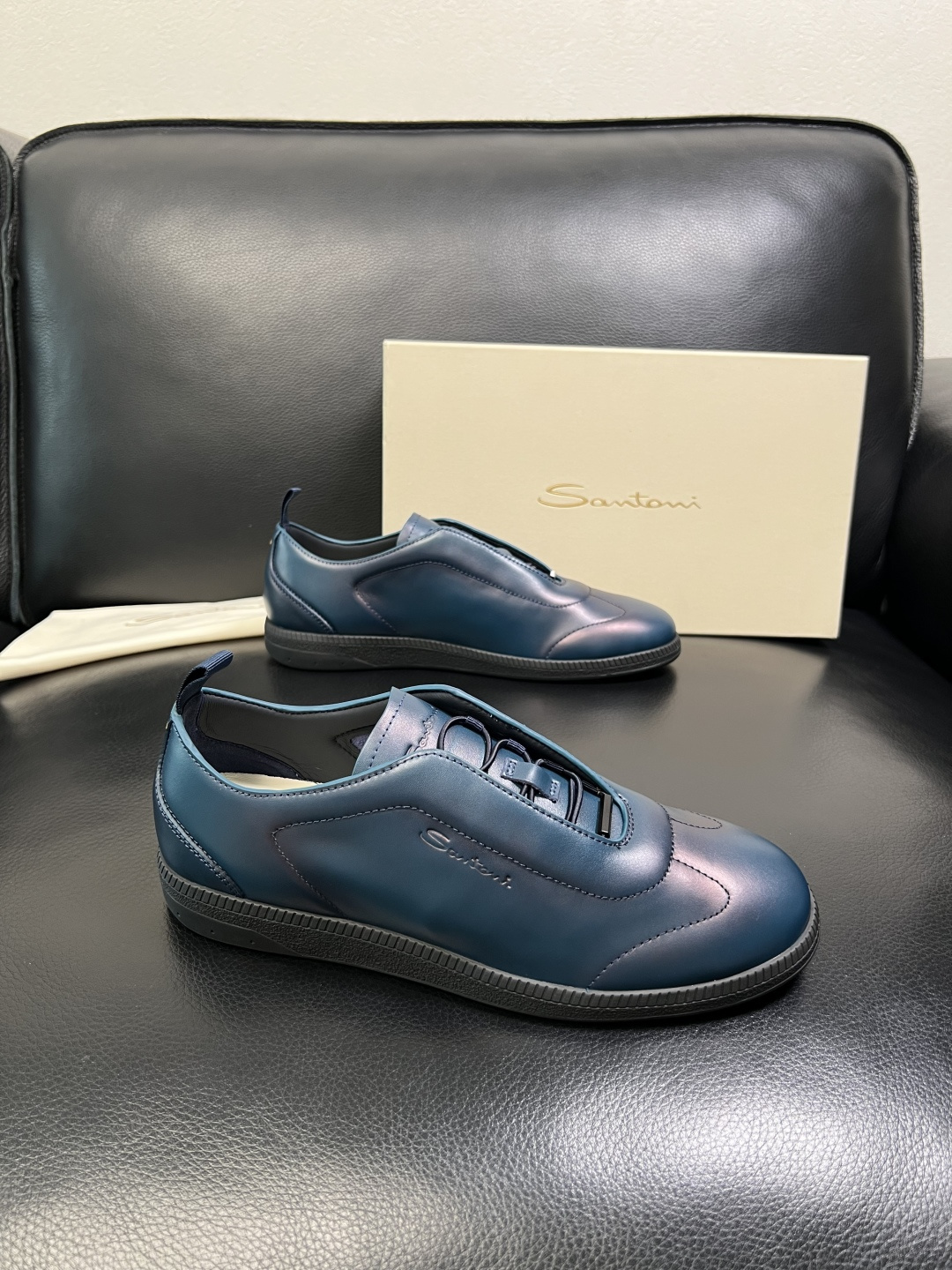 NO:745439,Only code exchanges will not be returned. Santoni high-quality Santoni top handicrafts. New products at the counter are synchronized. Uppers are imported cowhide patchwork fabrics from Italy. Imported water-dyed cowhide inner pads. Original soles are specially provided by the original factory. Exclusive molded soles are super comfortable. Original factory and single goods. High quality. Welcome to compare. Code number 39-44,,cowhide19860909只换码不退 Santoni 高品质 圣东尼顶级工艺品 专柜新品同步,鞋面意大利进口牛皮拼布面料,进口水染牛皮内里垫,鞋底原厂特供原版底,独家活动成型底超级舒适,原厂跟单货, 高品质,欢迎对比,码数 39-44,,cowhide,Men's shoes