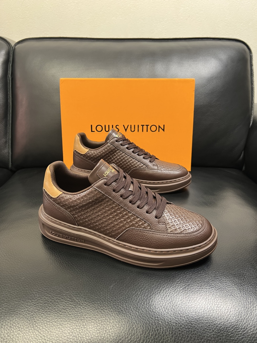 Lv 高品质 顶级工艺品 路易威登，运动板鞋专柜同步，鞋面意大利进口，高品质拼接缤纷色彩复杂工艺品，进口