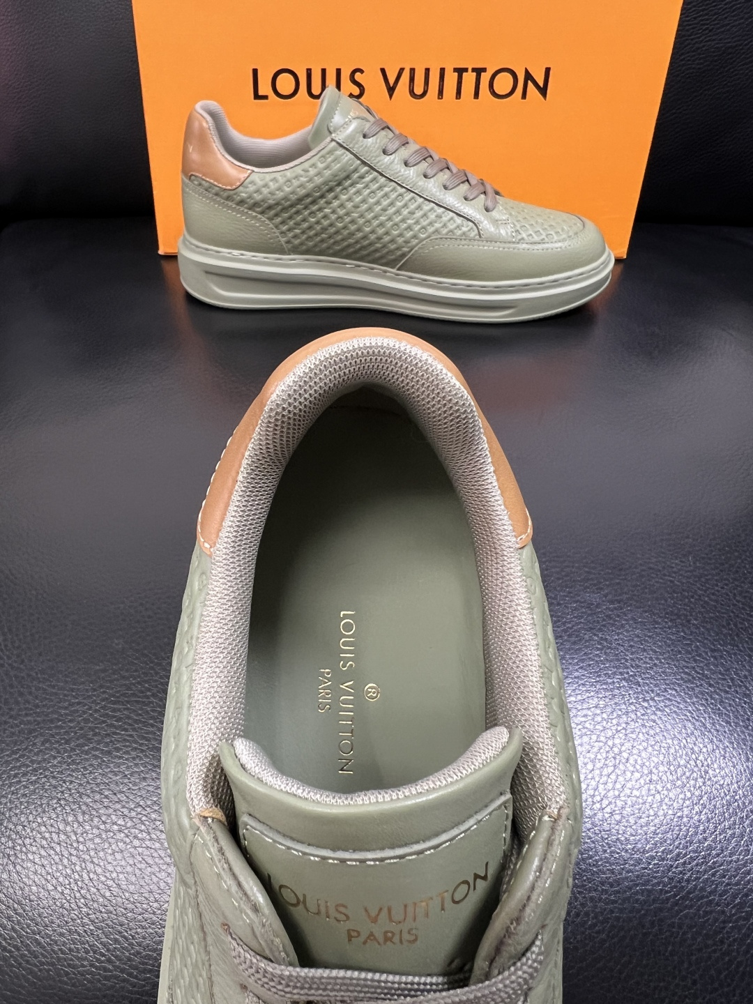 Lv 高品质 顶级工艺品 路易威登，运动板鞋专柜同步，鞋面意大利进口，高品质拼接缤纷色彩复杂工艺品，进口