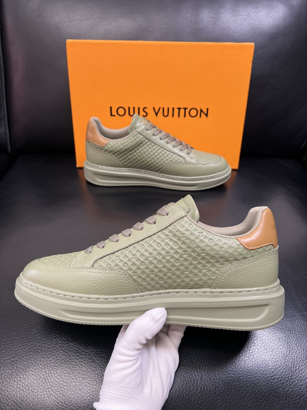 Lv 高品质 顶级工艺品 路易威登，运动板鞋专柜同步，鞋面意大利进口，高品质拼接缤纷色彩复杂工艺品，进口