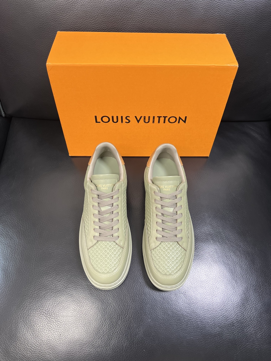 Lv 高品质 顶级工艺品 路易威登，运动板鞋专柜同步，鞋面意大利进口，高品质拼接缤纷色彩复杂工艺品，进口